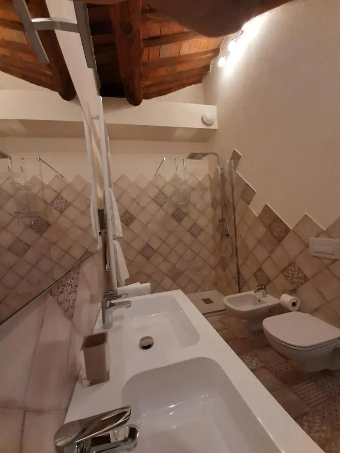 Guest house Il Vicolo Hotel Lucca Italy